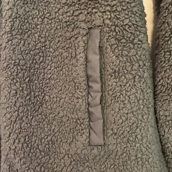 Patagonia small jacket - Picture 3 of 9